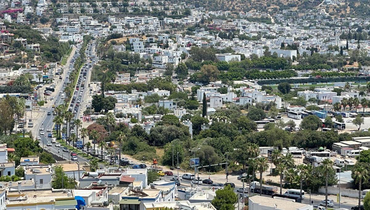 250 bin aracın giriş yaptığı Bodrum'dan dönüşler başladı