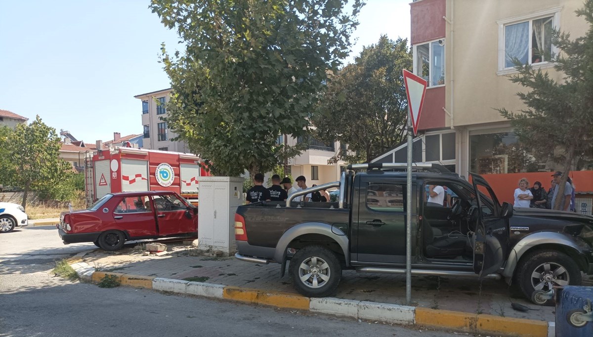 Tekirdağ'da otomobil ile kamyonet çarpıştı: 1 yaralı