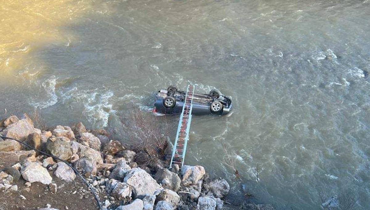 Ordu'da otomobil dereye yuvarlandı: 3 kişi ağır yaralı