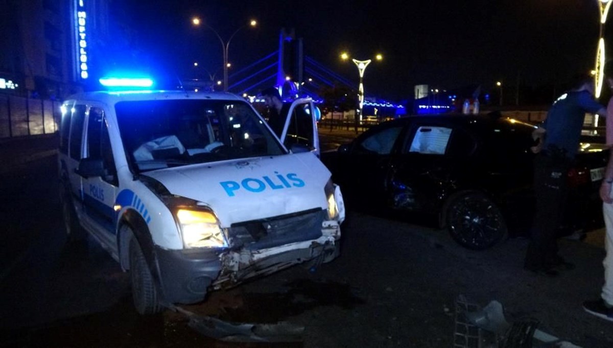 Polis aracı ile otomobil çarpıştı: 1’i polis 2 yaralı