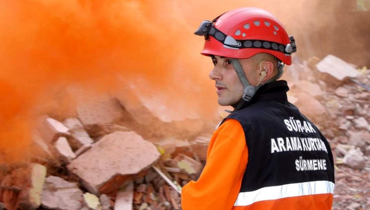 Arama-kurtarma gönüllüsü oldu: 188 hayat kurtardı, kalbine yenildi