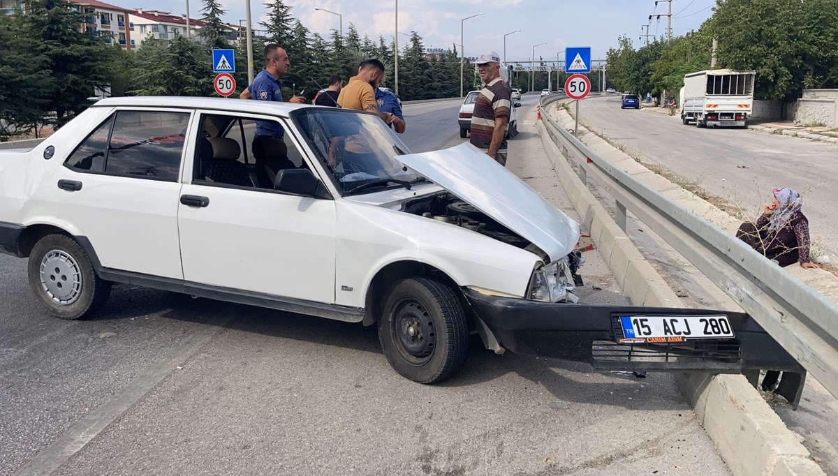 Freni patlayan otomobil bariyerlere, ardından araca çarptı: 1 yaralı