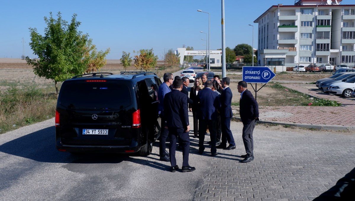 Özgür Özel'den Selahattin Demirtaş'a ziyaret