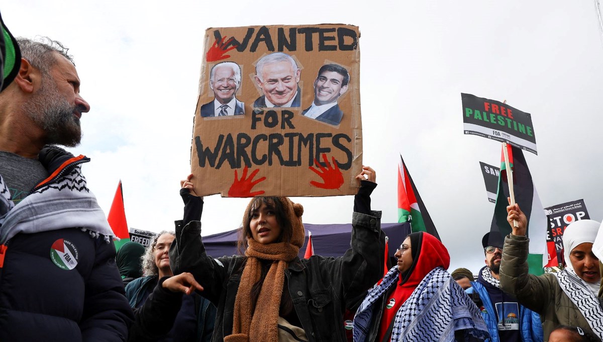 İngiltere'de Filistin ile dayanışma yürüyüşü: Binlerce kişi savaşın sona ermesi çağrısı yaptı