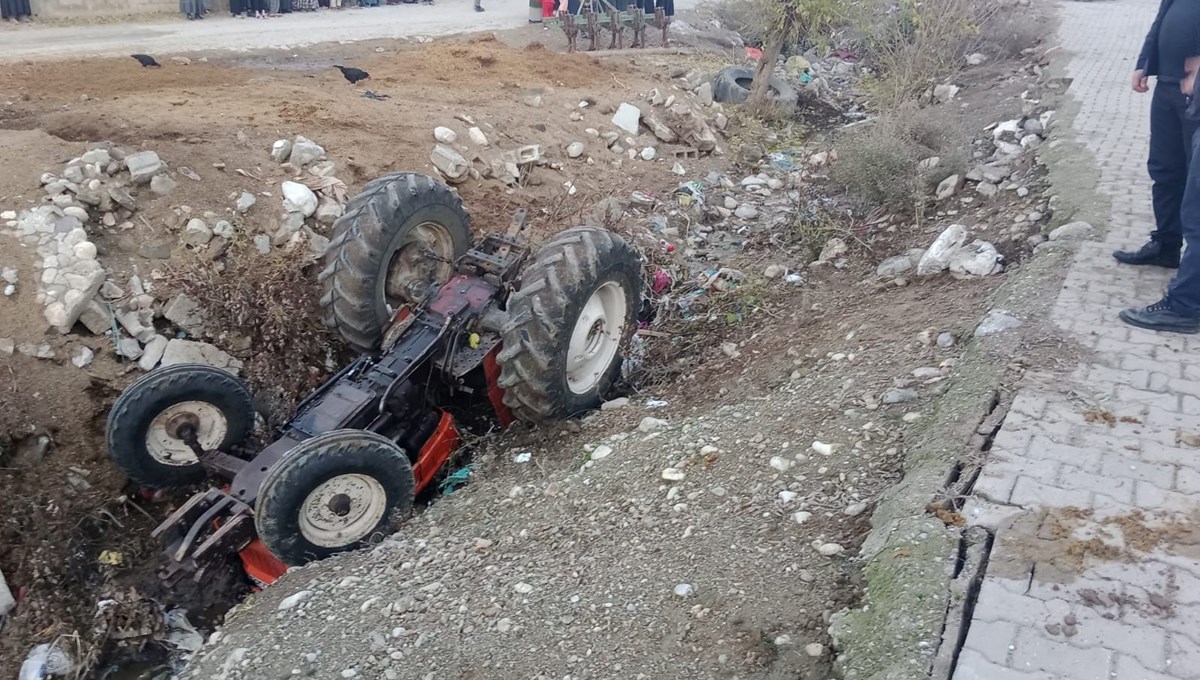 Adıyaman'da traktör devrildi: 1'i ağır 2 yaralı