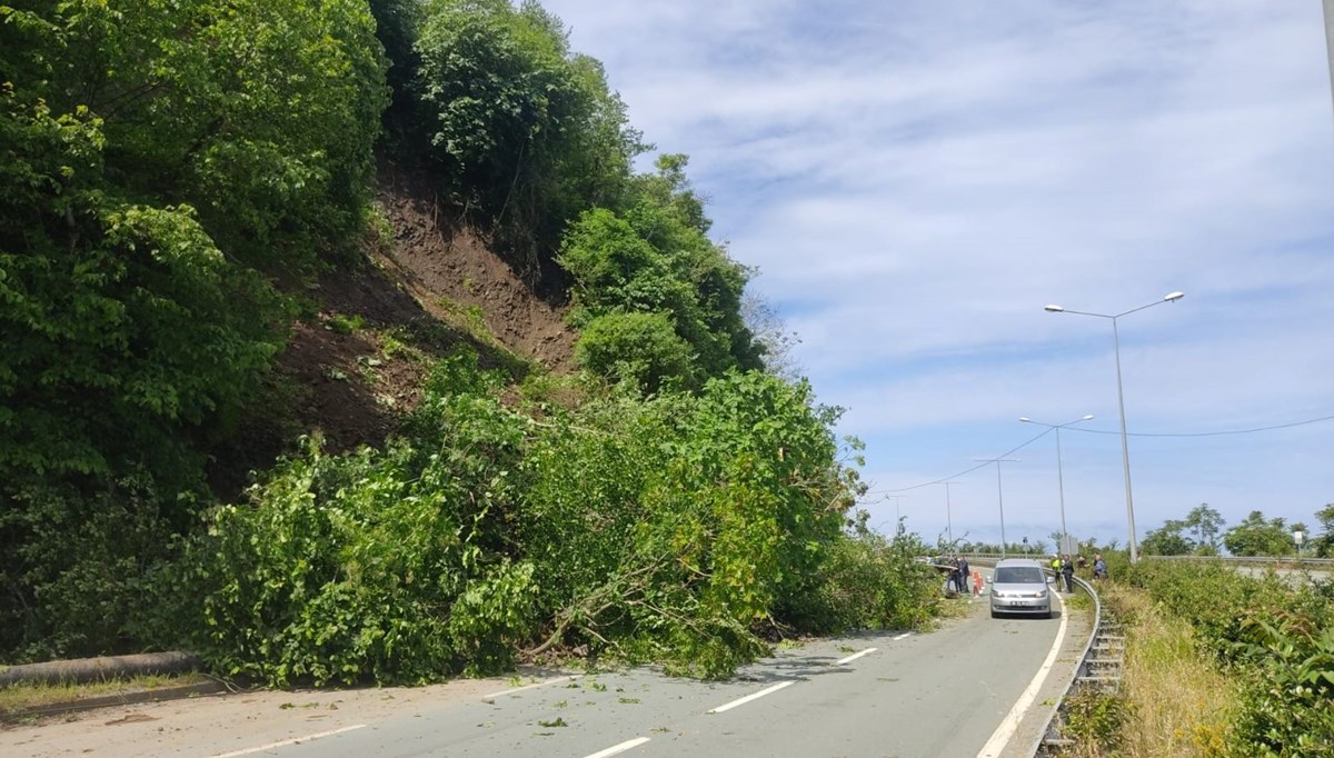 Karadeniz Sahil Yolu'nda heyelan