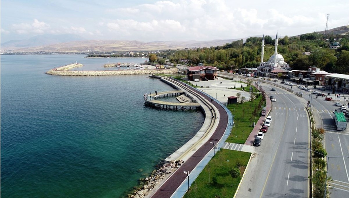 Oğlunun kalp masajıyla hayata tutundu, 38 günlük yaşam mücadelesini kazandı