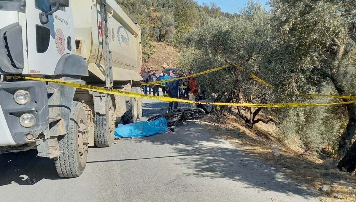 Kamyonla çarpışan motosikletin sürücüsü yaralandı, eşi ve torunu öldü