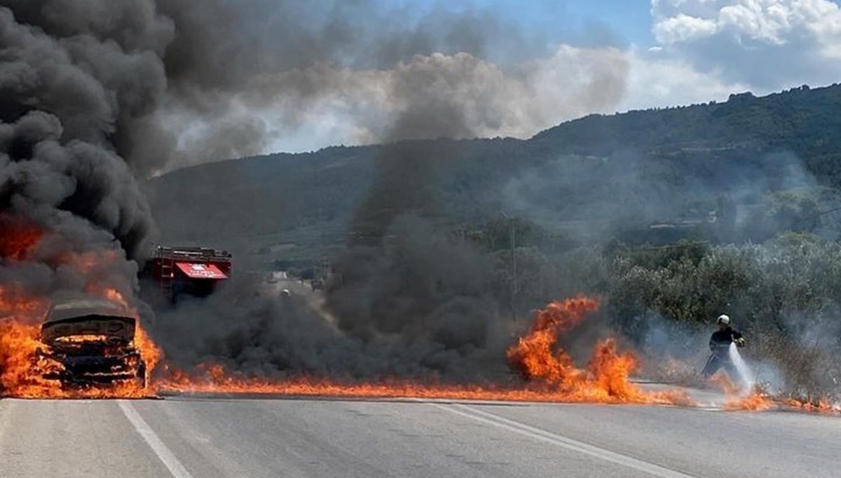 Bursa'da otomobil alevlere teslim oldu