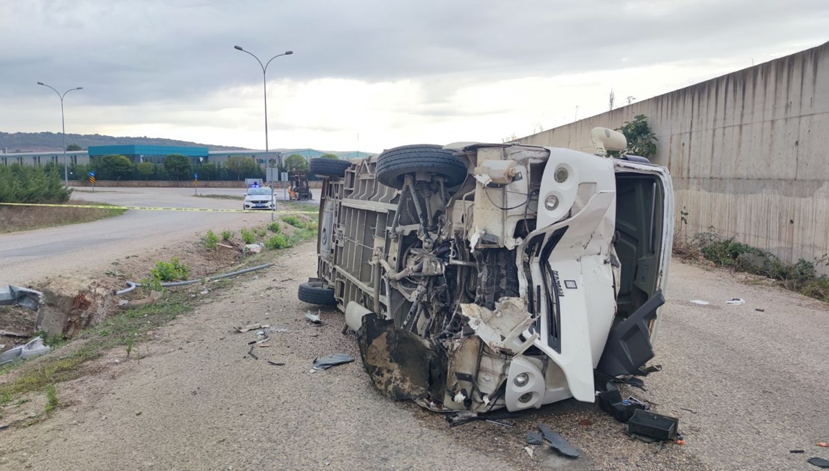 Bursa'da işçi servisi devrildi: 13 yaralı