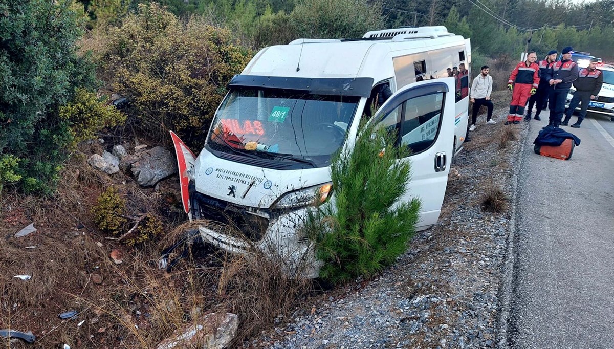 Bodrum'da yolcu minibüsü şarampole düştü: 8 yaralı