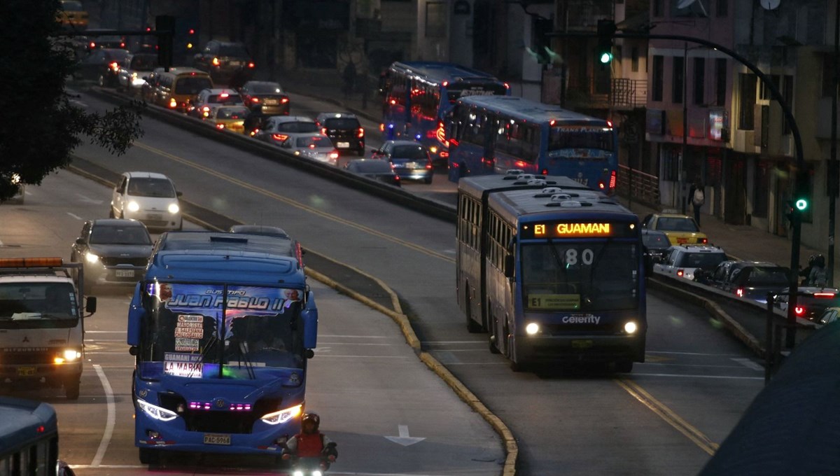 Ülke karanlığa gömüldü! 18 milyon kişi elektriksiz kaldı