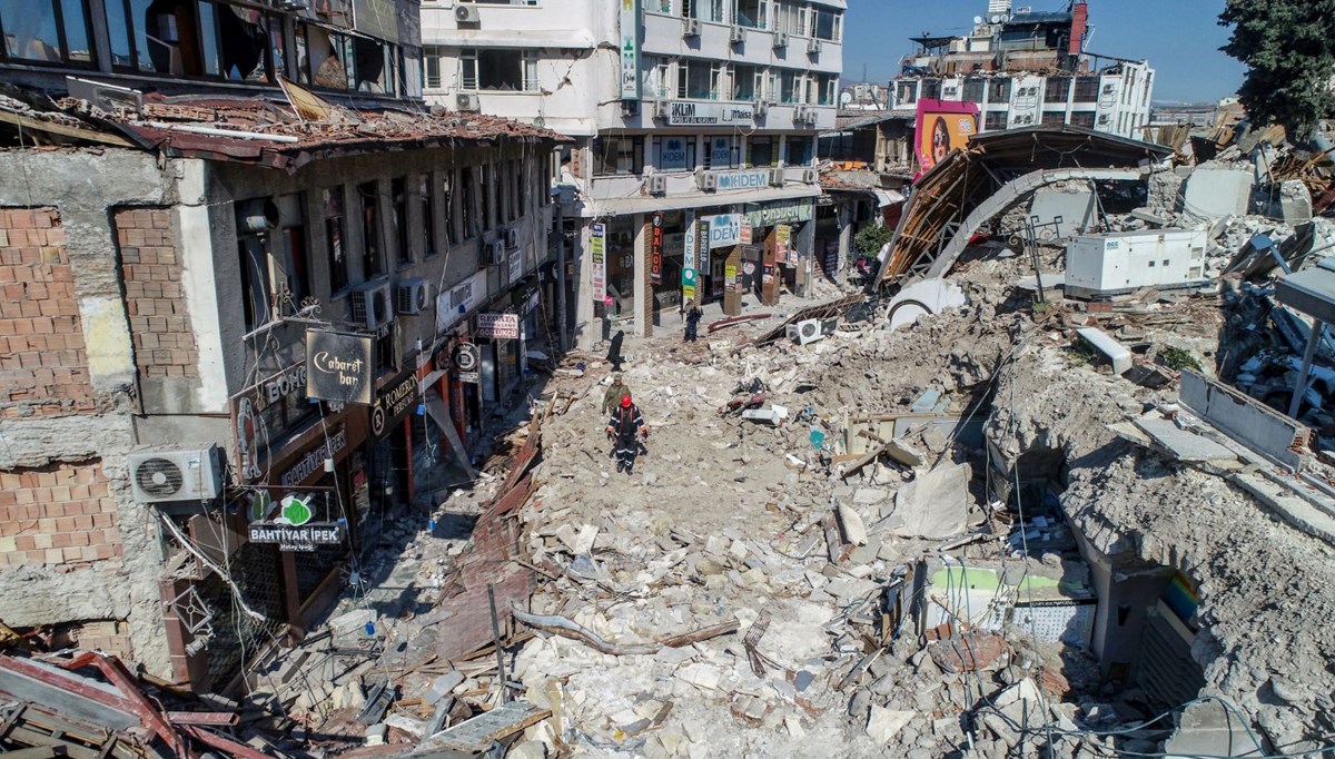 Antakya'da 2 konuttan 1'i yıkık