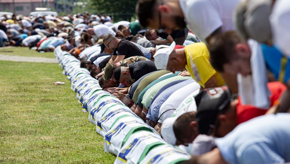 Srebrenitsa soykırımının 30 kurbanı daha toprağa verildi