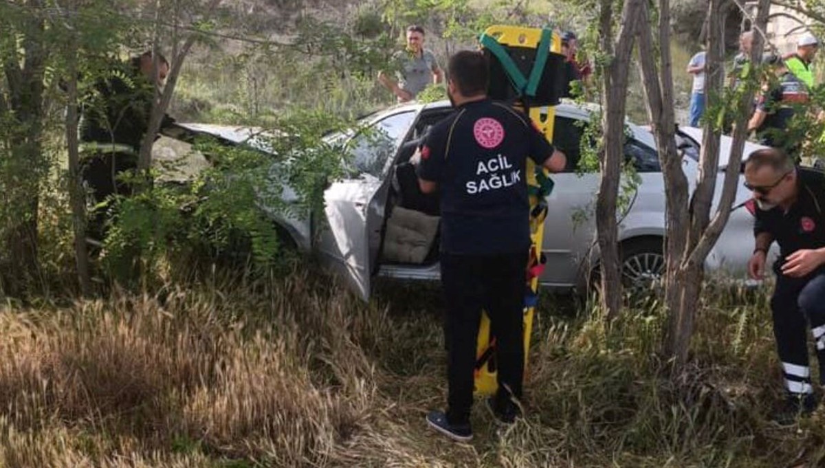 Şarampole devrilen otomobilin sürücüsü muhtar öldü