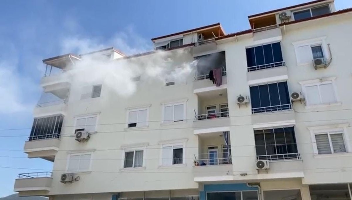 İzmaritten yangın çıktı: Anne ve çocukları mahsur kaldı