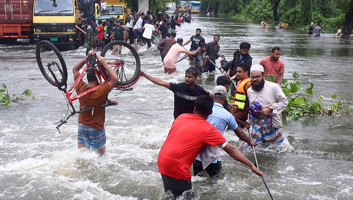 Hindistan ve Bangladeş’te sel felaketi: 36 ölü