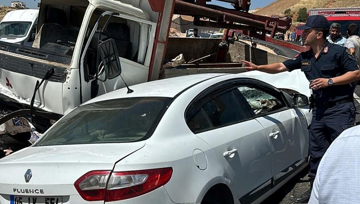 Adıyaman'da kamyonetle otomobil çarpıştı: 1 ölü, 3 yaralı