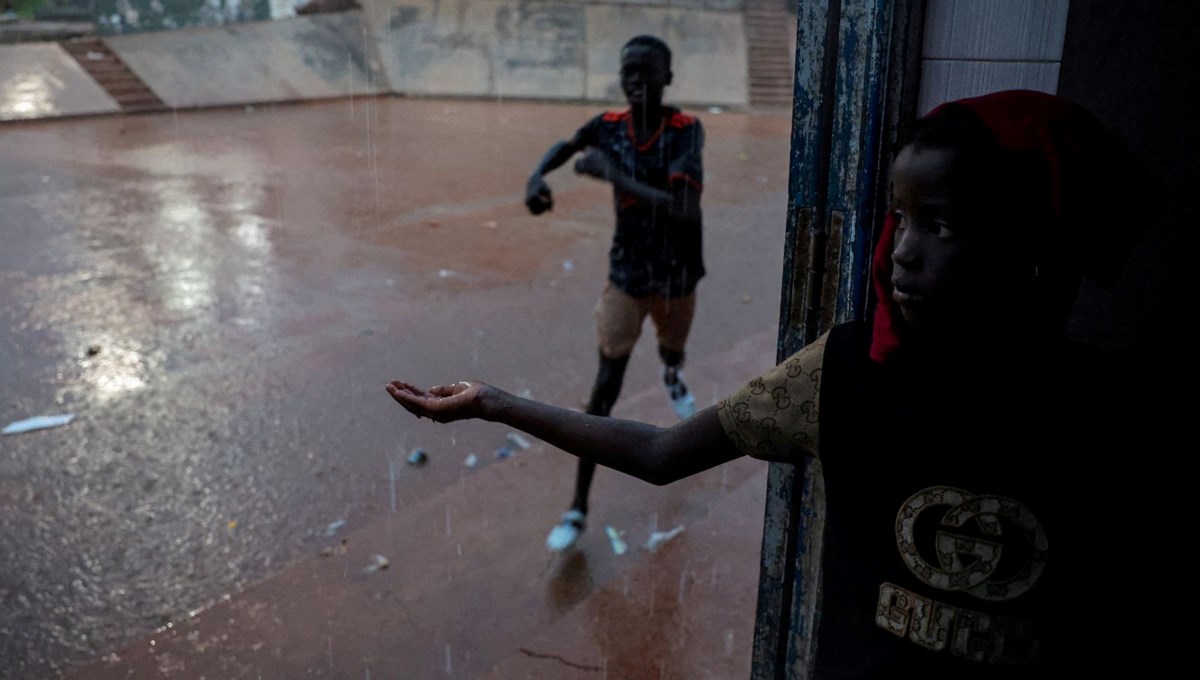 Orta ve Batı Afrika'da seller: 10 milyon çocuk okula gidemiyor