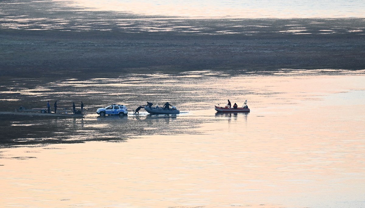 İzmir'de orman yangınına müdahale eden helikopter baraja düştü: 3 can kaybı