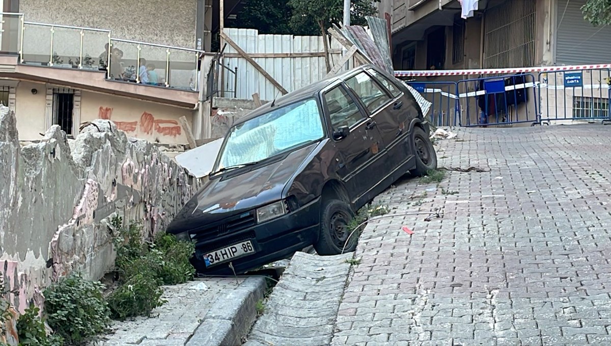 İnşaat çalışması sırasında istinat duvarı ve yol çöktü