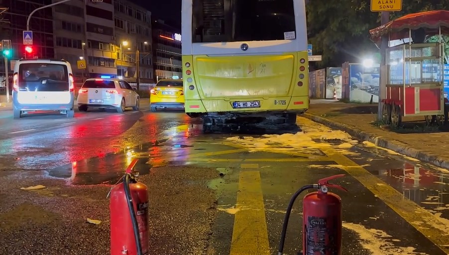 Beyoğlu'nda otobüs yangını