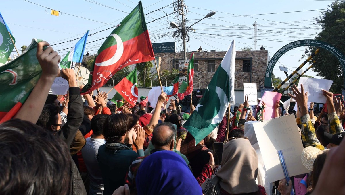 Pakistan’da Imran Khan destekçilerinden protesto: 