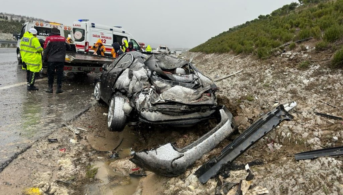 İzmir-İstanbul Otoyolu'ndaki 7 araçlık zincirleme kaza: 1 ölü 4 yaralı