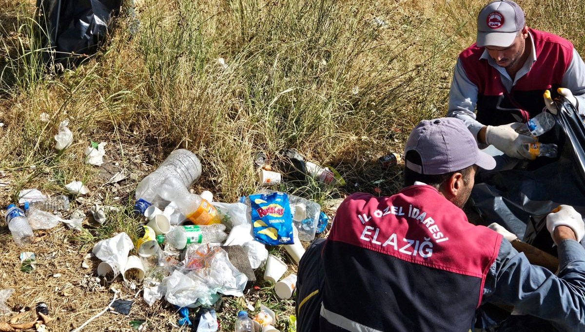 Ziyaretçi akınına uğruyor!15 günde 12 ton çöp toplandı