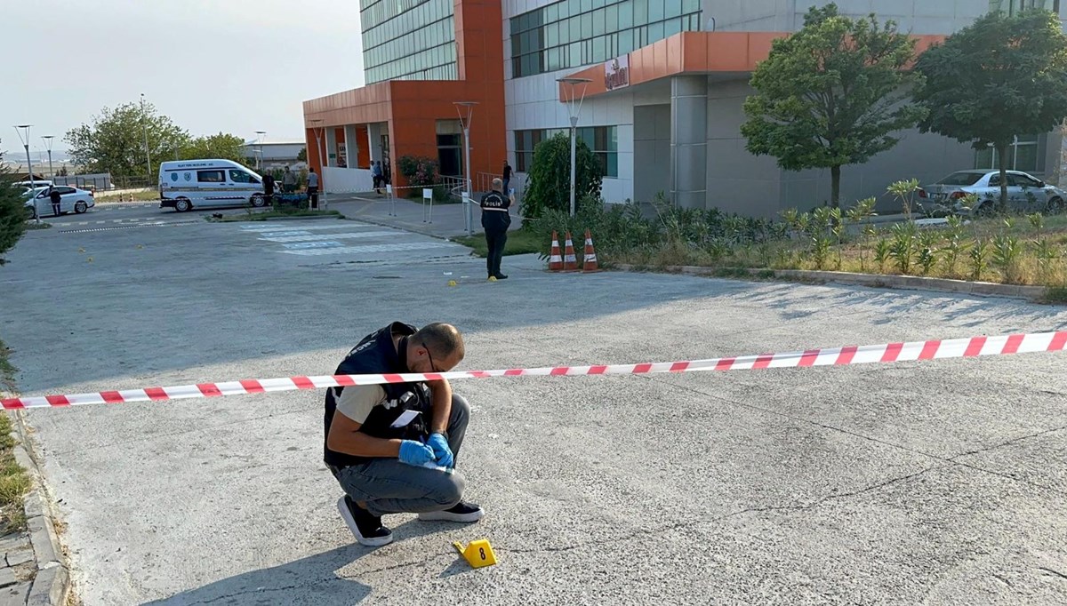 Uzman çavuş, kendisini döven kişileri bacaklarından vurdu