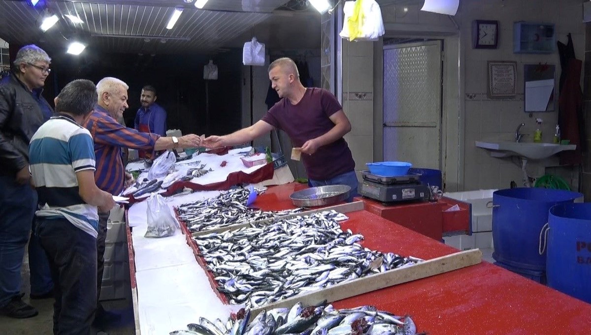 Balık pazarında hareketlilik: Havaların soğumasıyla çeşitlilik çoğaldı