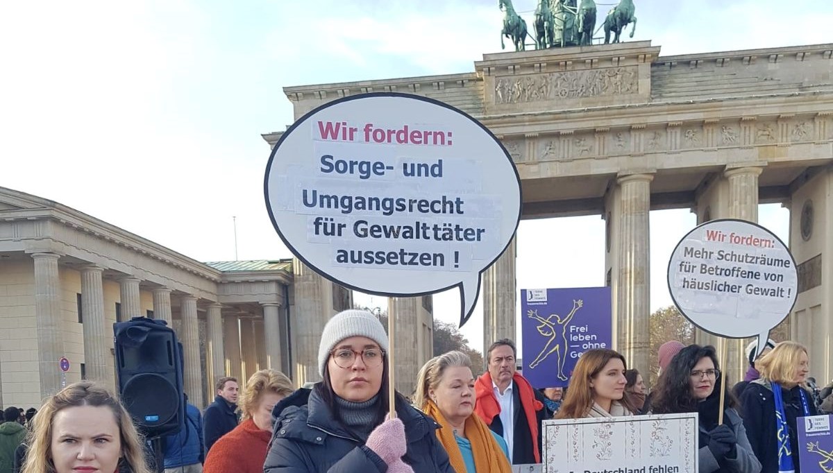 Berlin’de kadına karşı şiddet protesto edildi