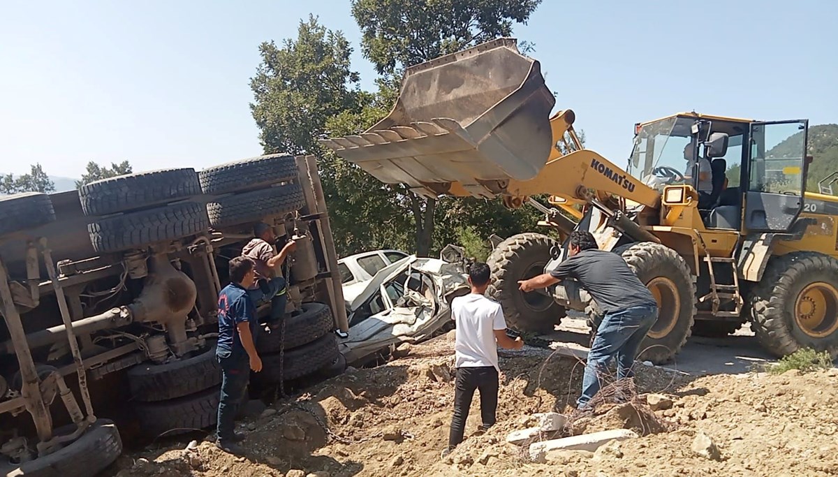 Kahramanmaraş’ta kamyon cenaze namazı kılanların arasına daldı: 6 can kaybı, 24 yaralı