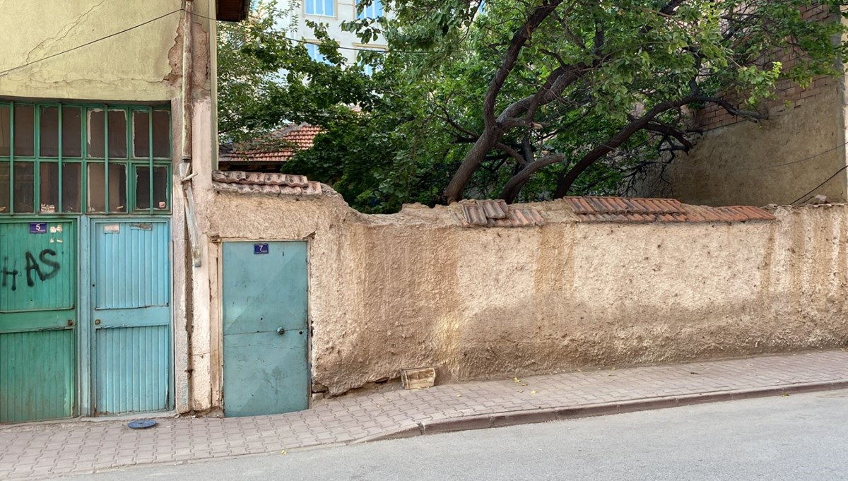 Konya'da bir evin bahçesinde toprağa gömülü kadın cesedi bulundu