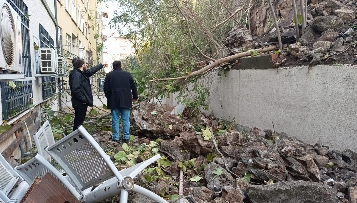 Kocaeli'de istinat duvarı çöktü: 3 apartman tahliye edildi