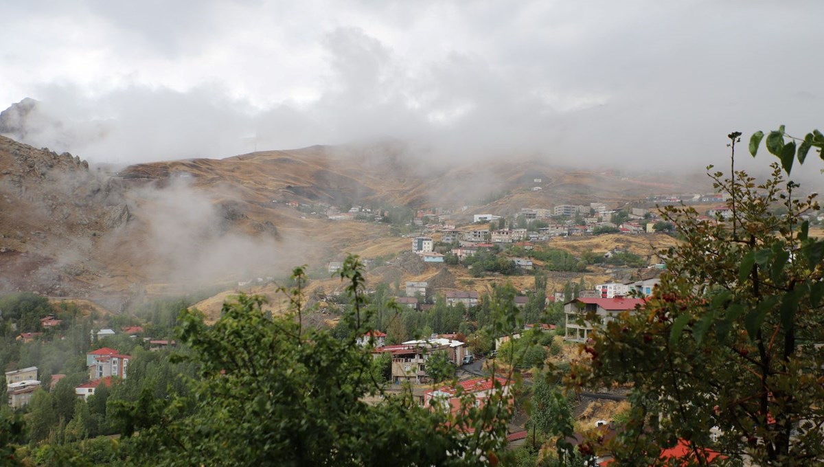 Hakkari’de sağanak yağış etkisini sürdürüyor