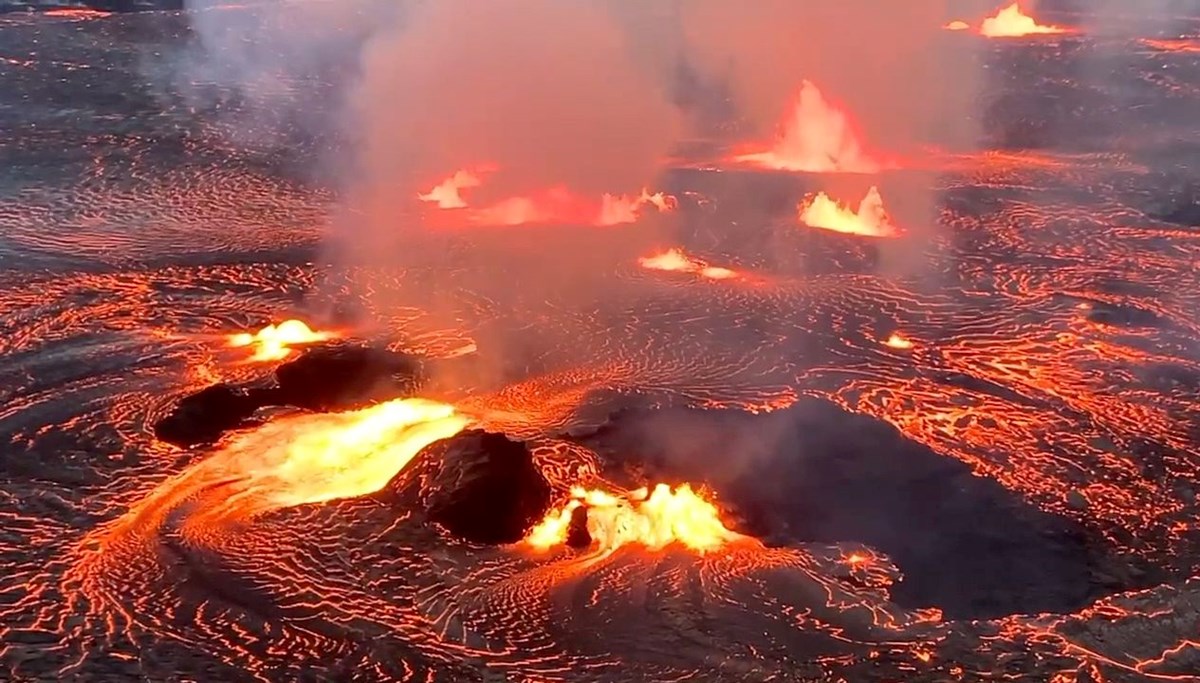 Hawaii'deki Kilauea Yanardağı yeniden faaliyete geçti