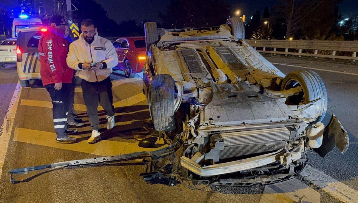 Üsküdar'da iki otomobil çarpıştı: 4 yaralı