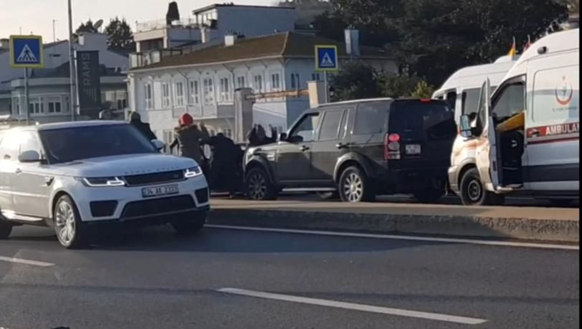 Yol isteyen ambulansa aldırmadan tartıştılar