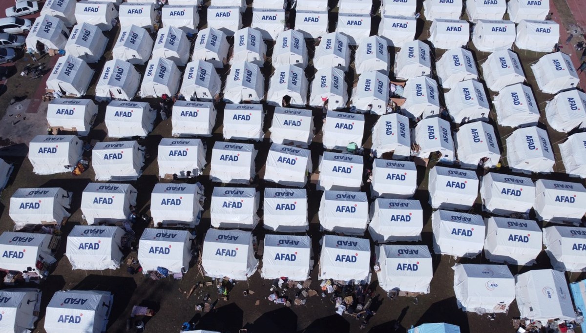 Adıyaman'da atletizm pisti çadır kente dönüştürüldü