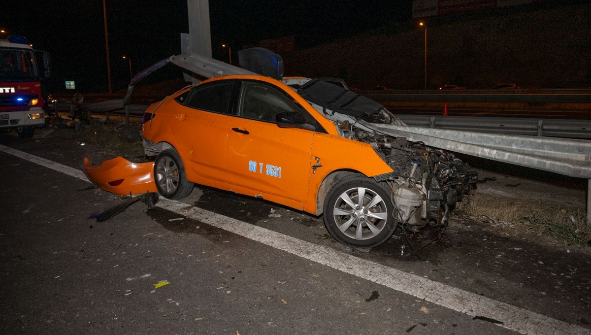 Ankara'da bariyere saplanan taksinin şoförü öldü