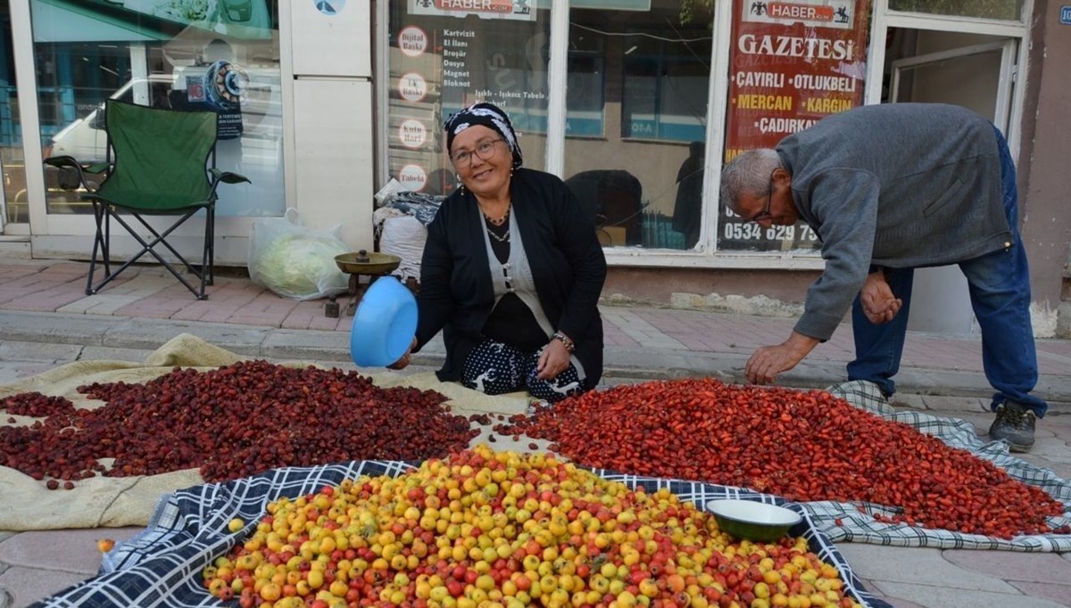 Pazar tezgahlarını süslüyor: 