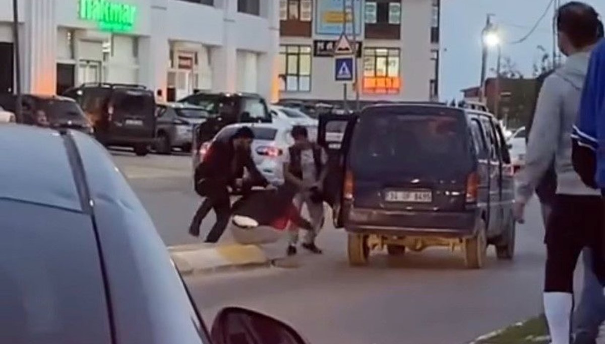 Pendik'te sopalı trafik kavgaları kamerada