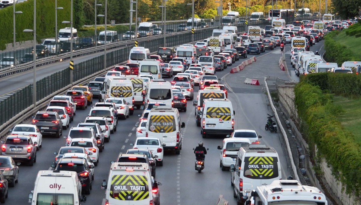 Okulun ilk gününde İstanbul trafiği