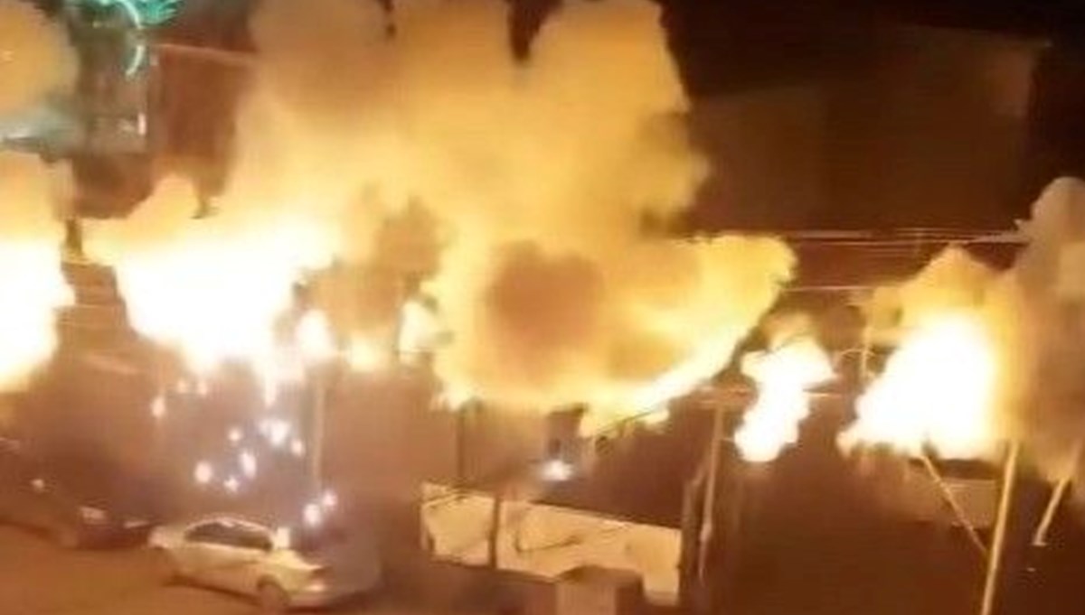 Elektrik kabloları bomba gibi patladı: 10 sokak karanlığa gömüldü