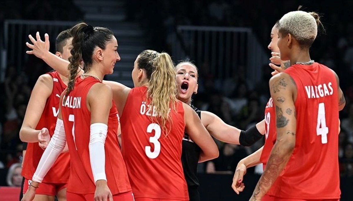 Türkiye-İtalya voleybol maçı ne zaman, saat kaçta ve hangi kanalda? Filenin Sultanları final için parkeye çıkıyor