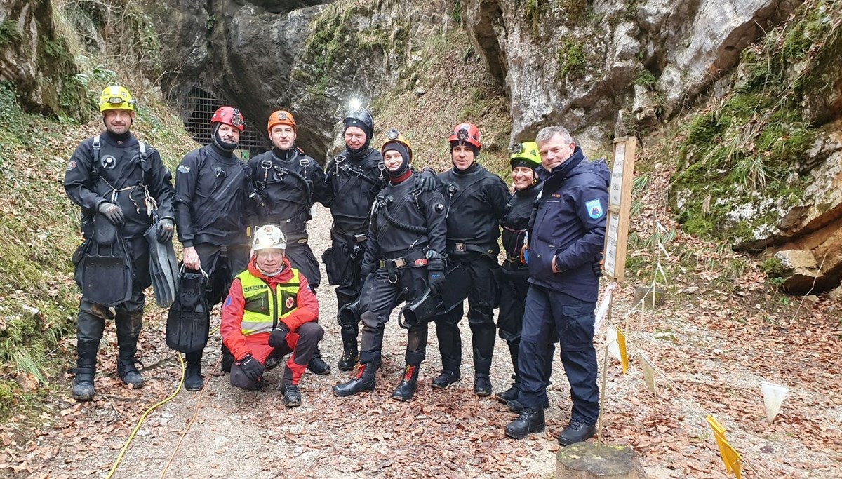 Slovenya’da mağarada mahsur kalan 5 kişi kurtarıldı