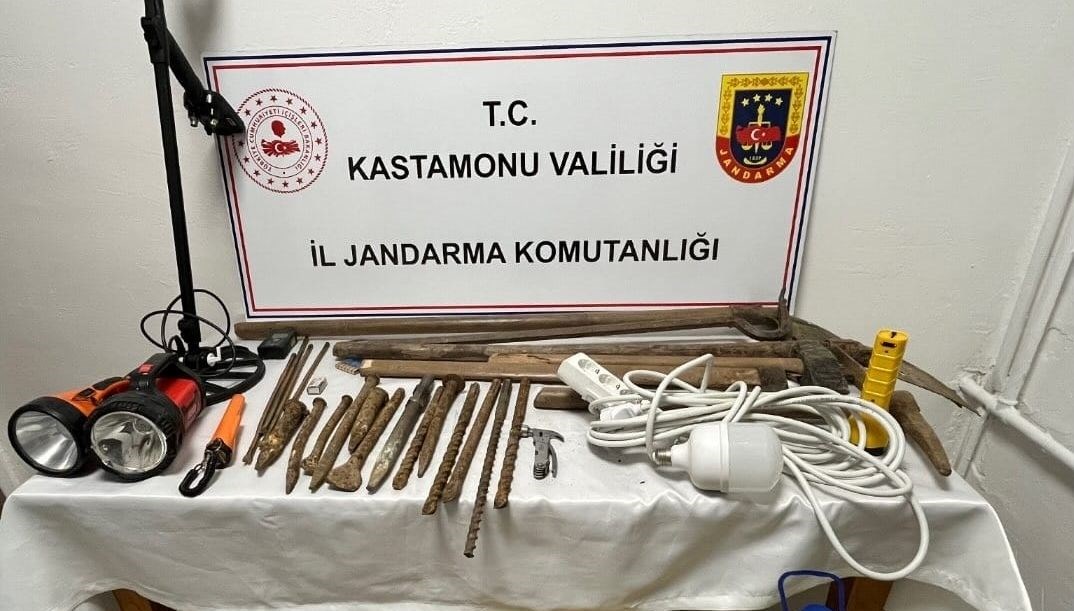 Kastamonu'da kaçak kazı yapan 5 şüpheli yakalandı