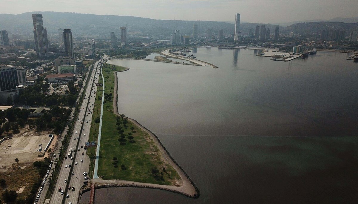 İzmir Körfezi'nde denge bozuldu: Hem kirlilik hem de kızıllık hakim