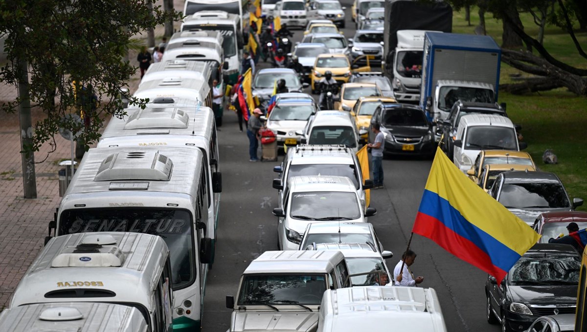 Kolombiya'da artan benzin fiyatları protesto edildi